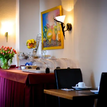 Am Landeshaus 2* Wiesbaden