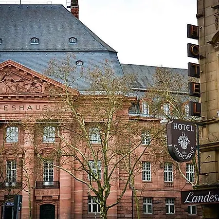 Am Landeshaus Wiesbaden