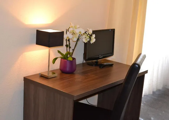 Am Landeshaus 2* 비스바덴