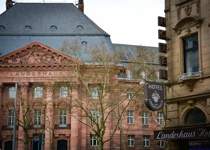 Am Landeshaus 2* 비스바덴