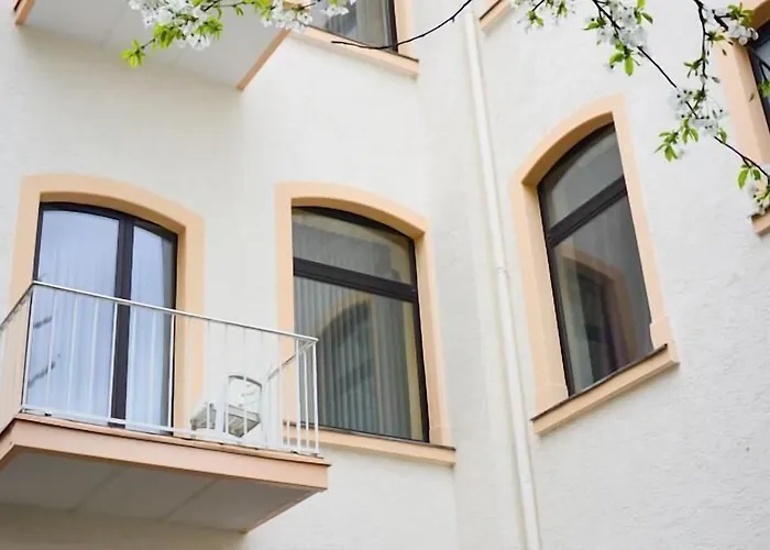 Am Landeshaus 2* 비스바덴